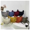 Bolsa de pano de nylon feminina 2024 primavera e verão novo design de moda bolsa de bolinho de massa alça de ombro larga bolsa transversal de ombro para todos os jogos