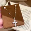 Collar con Colgante de Cruz de Zirconia con Perlas Diseño de Nicho Cadena para Clavícula Simple de Moda Versátil para Mujer