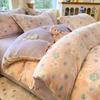 Nuevo Juego de Cama de Terciopelo de Leche con Dibujos Animados de Cuatro Piezas para 2025 Otoño e Invierno Espesado Sábanas de Cama y Fundas de Edredón de Terciopelo Coral Ropa de Cama con Forro Polar