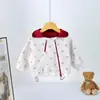 Jaqueta corta-vento com capuz infantil para primavera e outono para meninos e meninas, Casaco à prova de vento com estampa de desenho animado, Jaqueta solta com zíper para bebês