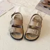 Sandalias Casuales de Moda Abiertas para Niñas 2026 Verano Nuevas Sandalias Cómodas de Suela Suave Sandalias Antideslizantes Birkenstock para Niños