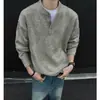 Suéter Muji Gris Estilo Americano Cuello Henley para Hombre Otoño Invierno 2025 Nuevo Tejido Grueso Cálido Ropa Exterior Interior