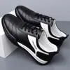 Nuevos Zapatos Deportivos para Hombre Primavera y Otoño Zapatillas de Moda Casual Tendencia Versátiles Antideslizantes con Cordones Zapatos de Cuero Mocasines