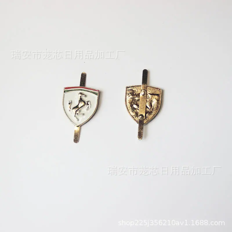 金色盾牌马.jpg