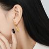 Pendientes de estilo coreano minimalistas con tiras doradas pequeñas, largos y cuadrados, geométricos, con diseño de nicho, personalizados, de moda para mujer, con hebilla de acero de titanio chapado en oro.