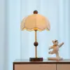 Luminária de Chão Francesa Sala de Estar Quarto Atmosfera Creme Estilo Retrô Decoração de Sofá Luminária de Mesa de Cabeceira Vintage Dimerização Contínua de Três Cores