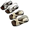 Sandalias de Verano 2026 con Lazo para Mujer, Pantuflas Planas Cruzadas de Punta Cuadrada en Plata y Beige para Uso en Exteriores