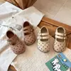 Zapatos de niña estilo Birkenstock con suela blanda, colección primavera/verano 2026, zapatos para niños, zapatos pequeños de piel para bebé niña, zapatos de princesa para niña pequeña