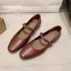 Sapatos Mary Jane retrô confortáveis de sola macia para mulheres, novo estilo primavera e outono 2026, adequados para combinar com saias, bico quadrado pequeno, estilo delicado, sapatos de festa
