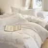 Novo Conjunto de Quatro Peças de Algodão Twill Amigo da Pele Estilo Hotel de Luxo Pousada Folclórica Capa de Edredom Espessa Lençol de Cima Lençol com Elástico Venda por Atacado