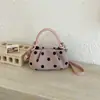 Moderna e simples com design de nicho único, bolsa de mão e bolsa transversal feminina, nova bolsa da moda estilo coreano primavera 2026