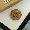 Casaco de tweed estilo Chanel pequeno terno suéter broche tecido vintage floral luxo leve acessórios versáteis de alta qualidade flor