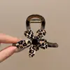 Presilha de Cabelo Marrom da Moda para a Parte de Trás da Cabeça com Laço, Novo Estilo 2026 Flor de Cabelo Meio Presa Presilha de Tubarão para Mulheres