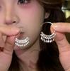 2025 Nuevos Pendientes Populares de Plata Pendientes de Aro Liso para Mujer Lujo Niche Accesible de Alta Gama Pendientes de Aro Grandes Elegantes