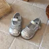 2026 Niñas Niños Zapatos de Punto Primavera Verano Estilo Hueco Suela Suave Zapatos de Princesa con Viento Versátiles Zapatos Individuales Malla Transpirable Zapatos Pequeños de Cuero