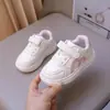 Zapatos para niñas, zapatillas infantiles, blancos, nueva colección de otoño 2026, muy elegantes, para niñas mayores, de suela blanda, ligeros y casuales