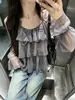 Foto real da nova blusa de chiffon em camadas com babados para o outono para mulheres, com um design estiloso, corte solto e mangas compridas, modelo 18138