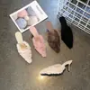 Elegantes zapatos de tacón alto con punta fina y pelo para mujer, adecuados para otoño e invierno, nuevo estilo de moda 2026 con tacones finos y un diseño sofisticado