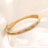 Nova Pulseira Oca de Aço Titânio com Números Romanos, Simples, Fashion e Elegante, Fabricante de Pulseiras Douradas