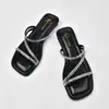 Pantuflas de Pedrería para Mujer para Verano Ropa de Exterior 2024 Nueva Moda Popular Versátiles de Nicho Sandalias Planas de Alta Gama