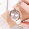 Xinkon Relógio Feminino Estilo Coreano Moda Novo Cravejado com Diamantes Simples Pequeno Relógio à Prova d'Água Relógio de Quartzo Feminino Relógio de Estudante Couro