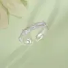 Anillo de Trébol de Cuatro Hojas Rayado con Tachuelas de Diamante Plateado Yixuan para Mujer, Anillo Abierto Vintage de Lujo Ligero Estilo Medieval con Circonita de Trébol de la Suerte