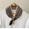 Cachecol de Orelha Estampado de Primavera Novo Atacado Cachecol Pequeno de Orelha Coreano com Fita Proteção de Pescoço Versátil Feminino