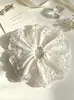 Elegante scrunchie multicapa para mujer, liga para el pelo floral de encaje estilo coreano. Suministro para tienda de accesorios, directo de la fábrica fuente