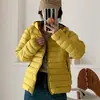 Chaqueta de Algodón Ligera con Capucha y Costillas Estilo Coreano Nueva para Invierno 2026 para Mujer, Abrigo Corto Cálido Holgado de Talla Grande