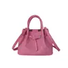 Bolso pequeño elegante de alta gama para mujer, nuevo modelo 2026, versátil para ir al trabajo, bolso cruzado exquisito y súper popular, bolso de mano, bolso tipo cubo