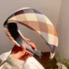 Diadema con Diseño de Corona Alta para Hacer que el Rostro Parezca Más Pequeño, Lujo Ligero, Antideslizante, Tejido, Patrón de Cuadros y Lunares, Sensación de Alta Gama para Adultos y Mujeres Jóvenes
