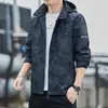 Jaqueta Masculina 2026 Nova Primavera e Outono, Marca da Moda Impermeável à Prova de Vento com Capuz Removível, Roupa de Casal