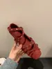 Sapatilhas Vento da Noite 2026 Primavera Retrô Francês Elegantes com Tachas Bico Quadrado Boca Rasa Sapatos Mary Jane Baixos