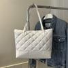 Bolso de mano de gran capacidad con rombos y hilo bordado retro, nuevo bolso de hombro de moda 2023, diseño de nicho de estilo coreano para mujer