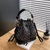 Bolsa transversal retrô versátil com estampa xadrez 2025, nova bolsa feminina clássica de ombro único, pequena bolsa tipo balde