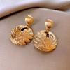 Pendientes de hoja redonda con aguja de plata, totalmente combinables, con diseño de nicho, estilo europeo y americano, con un metal distintivo.