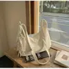 Nueva bolsa suave popular tipo dumpling, bolsa casual de gran capacidad para estudiantes, bolso cruzado versátil para mujer para primavera/verano