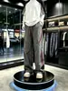 Calças cargo listradas de secagem rápida estilo americano, design fino e moderno para o verão masculino, esportivas e estilosas, calças compridas com perna curva para atividades ao ar livre
