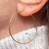 Brincos Argola Grandes Ultra Finos Minimalistas de Aço Inoxidável, Estilo Europeu e Americano Transfronteiriço, Círculo Liso, Formato Redondo Exagerado, Cor Dourada 18K, Superfície Polida