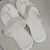 Chinelo de Dedo Tamanho Grande Comércio Exterior Europeu e Americano Verão Novo Chinelo de Dedo de Sola Reta Decoração Fivela de Metal Chinelos de Uso Externo Chinelos Femininos