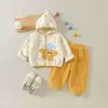 Conjunto de bebê forrado com fleece, outono e inverno, unissex, apresentando uma jaqueta com zíper e capuz com estampa de estrelas de desenho animado e calça legging combinando, um conjunto de duas peças