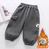 Calças de trabalho de inverno para meninos, forradas com fleece, estilo coreano, estilosas, peça única de fleece, calças casuais de corte solto, para bebês e crianças maiores, qualidade de exportação