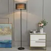 Lámpara de pie ins nórdica personalidad creativa simple moderna dormitorio mesita de noche sala de estar sofá control remoto LED lámpara de mesa de pie