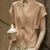 Novo Top de Verão 2026 Cor Champanhe Decote V Manga Curta para Mulheres, Estilo para o Trabalho com Design Plissado, Elegância de Alto Padrão e Versátil