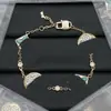 Pulsera Nueva de Diseñador Estilo Europeo y Americano Transfronteriza con Logo y Múltiples Flores en Forma de V para Mujer, Acabado de Alta Gama, Fotos Reales, Mayoreo