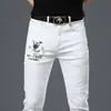 Jeans masculinos italianos de alta qualidade, corte slim, marca da moda, novo modelo primavera/verão 2026, calça longa casual cinza claro