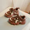 Tênis de Veludo Infantil 2025 Outono e Inverno Novos Sapatos de Papai para Meninas Sapatos Casuais para Meninos Tênis de Corrida com Velcro