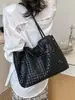Bolsa de Tecido Vazada para Mulheres, Novo Modelo Verão 2026, Alto Valor Estético, Bolsa Tote de Grande Capacidade, Bolsa de Mão e Bolsa de Ombro da Moda