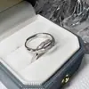 Anillos de Pareja Brillantes con Diseño Único, Acabado Mate, Texto Grabado, Regalo Conmemorativo, Ajustables, Directo del Fabricante