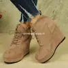 Botas Martin de mujer europeas y americanas transfronterizas de talla grande, cálidas y afelpadas, botines de invierno europeos y americanos de moda con punta redonda y tacones de cuña, al por mayor de talla grande